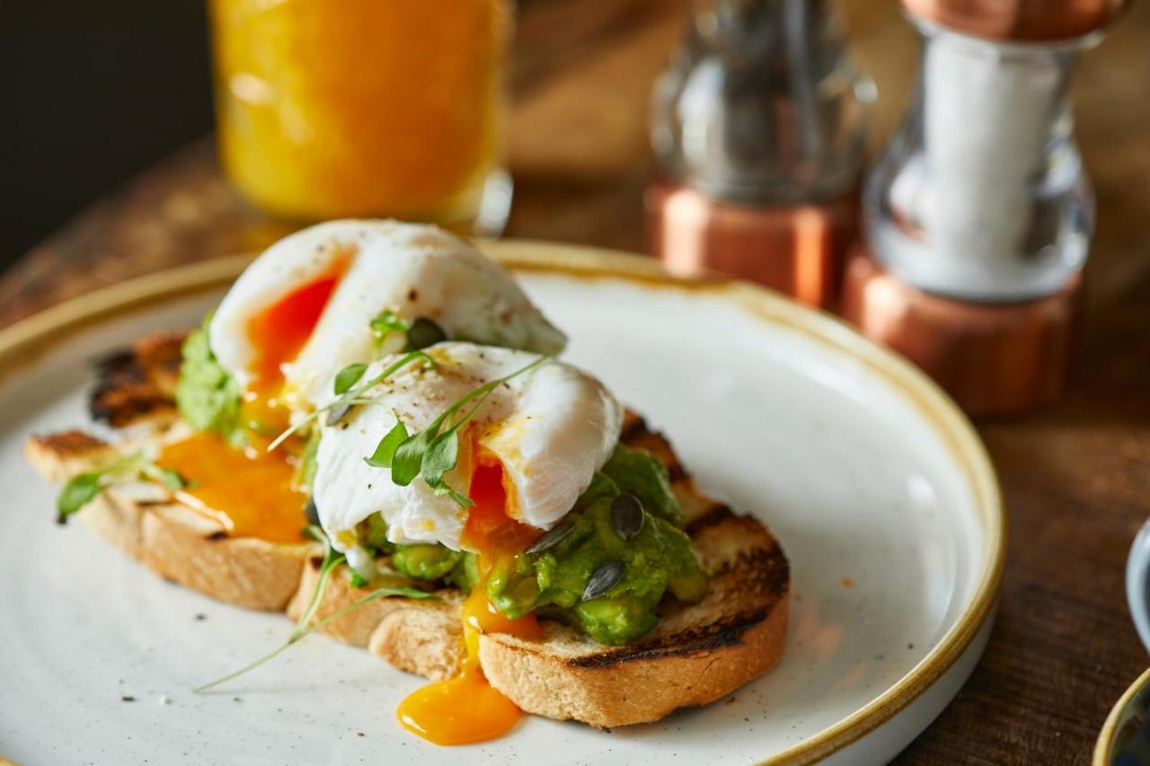 The Bower Inn Bridgwater Exterior foto Avocado on toast with a poached egg
